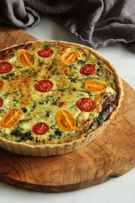 Spinach and Cottage Cheese Quiche Quiche With Cottage Cheese, Cottage Cheese Quiche, Spinach And Cottage Cheese, Quiche Spinach, Cheese Quiche Recipe, Shortcrust Pastry Recipes, Onion Quiche, Mushroom Quiche, Squash And Ground Beef Recipes