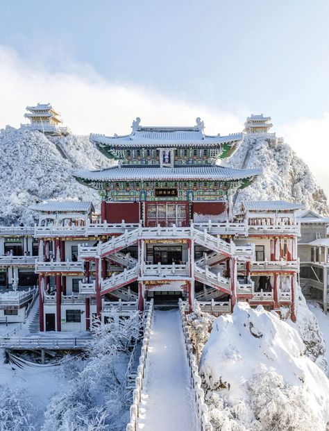 老君山 Laojun Mountain in China, Henan Province. Beautiful Traditional Chinese Temple China Temple Aesthetic, Chinese Mountains Photography, Laojun Mountain Winter, Winter China Aesthetic, Chinese Palace Exterior, Laojun Mountain China, Chinese Palace Aesthetic, Winter In China, Imperial China Aesthetic