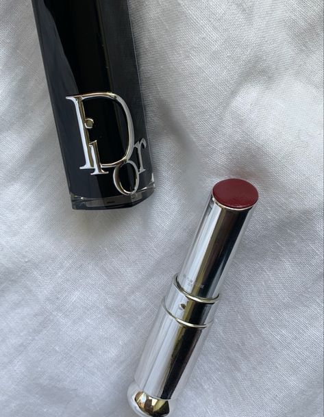 Dior makeup Dior Lipstick Aesthetic, Valentines Makeup Looks, Dior Makeup Aesthetic, Labial Dior, Nails Emo, Christian Dior Lipstick, Dior Makeup Lipstick, Dior Addict Lipstick, Storybook Cosmetics