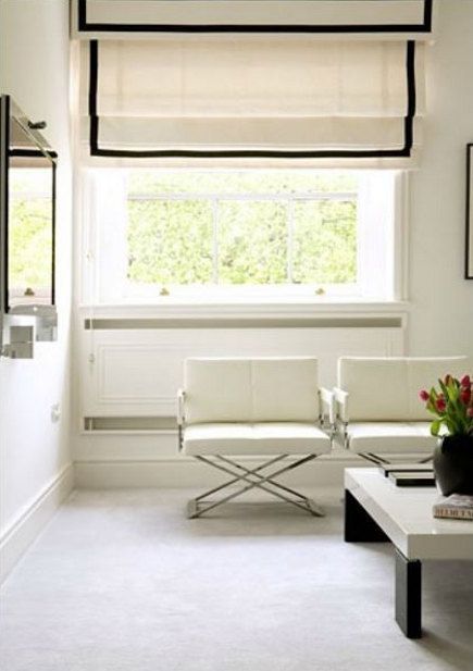 white roman shade with plain black inset border on shade and valance - Rachael Smith Photography via Atticmag Cream Roman Blinds, Roman Shades Kitchen, White Roman Shades, Modern White Living Room, Relaxed Roman Shade, Flat Roman Shade, Diy Window Treatments, Custom Roman Shades, Plain Curtains