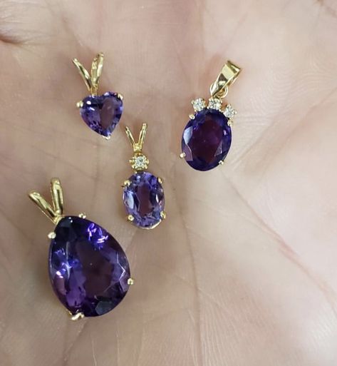 Gemstone Pendant Design, Gem Gossip, Color Stones Jewelry, Gold Basket, Pretty Jewelry Necklaces, Gold Jewelry Simple Necklace, Multi Gemstone Ring, Amethyst Necklace Pendant, Gemstone Pendants