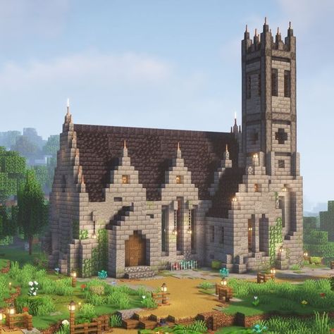 Minecraft Base Medieval, Minecraft Building Ideas Medieval Castle, Minecraft Medieval Townhouse, Midevil Minecraft Build Castle, Kingdom Layout Minecraft, Medevial Minecraft Builds, Minecraft Church Tutorial, Minecraft Chapel Ideas, Minecraft Building Medieval