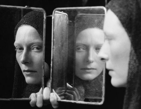 Tilda Swinton photographer Fabio Lovino Looking In The Mirror, Mirror Reflection, Tilda Swinton, Foto Art, Through The Looking Glass, 인물 사진, Art References, The Mirror, White Photography