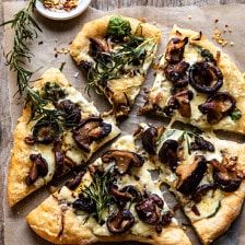 French Onion Mushroom Pizza | halfbakedharvest.com #pizza #mushrooms #easyrecipes Balsamic Mushroom, Balsamic Mushrooms, Homemade Pizza Dough Easy, Half Baked Harvest Recipes, Mushroom Pizza, Cooking With Beer, Easy Homemade Pizza, Homemade Pizza Dough, Harvest Recipes