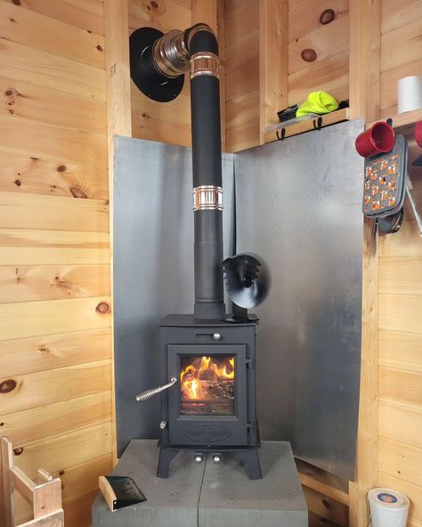 Indoor Wood Stove, Wood Burning Stove Insert, Tiny House Wood Stove, Wood Stove Installation, Small Wood Burning Stove, Wood Stove Hearth, Mini Wood Stove, Tiny Wood Stove, Small Wood Stove