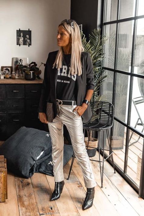 Silver Pants Outfit Casual, Silver Shorts Outfit, Silver Pants Outfit, Metallic Pants Outfit, Silver Trousers, Metallic Trousers, Trend Outfits, Silver Pants, Moda Hippie