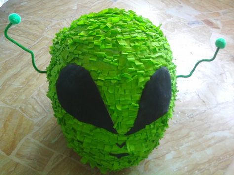 Alien party : alien Piñata Area 51 Party Decorations, Alien Treats, Alien Pinata, Alien Birthday Party, Alien Birthday, Alien Party, Alien Halloween, Astronaut Party, Outer Space Party