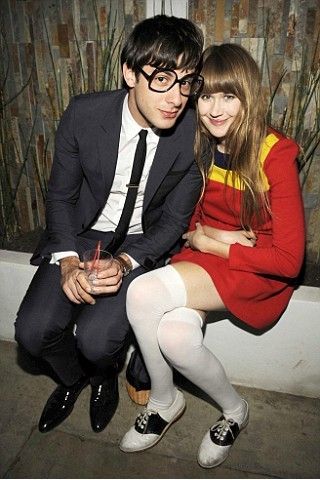 tennessee thomas & mark ronson 2010's Fashion, Gabe Saporta, American Apparel Ad, 60s Outfits, No Panic, 2000s Indie, Indie Sleeze, Apple Core, Jessica Day