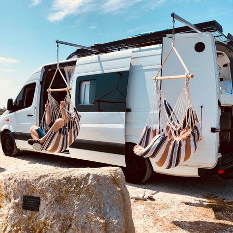 Van Life Aesthetic, Kombi Motorhome, Diy Hammock, Camper Hacks, Kombi Home, Van Conversion Interior, Campervan Life, Build A Camper Van, Build A Camper