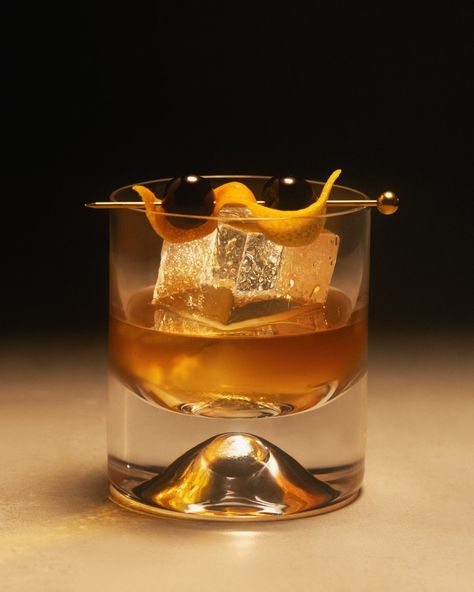 Davis Honey Old Fashioned Whisky Cocktail Recipe | SirDavis® Honey Old Fashioned Cocktail, Whisky Cocktail Recipes, Whisky Cocktail, Whisky Cocktails, Brown Derby, Go Back In Time, Delicious Drink Recipes, Orange Twist, Honey Syrup