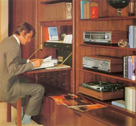 70s Rooms, Hifi Room, 60s Interior, Room Revamp, Stereo Equipment, 70s House, Retro Interior Design, Vintage Stereo, Audio Room