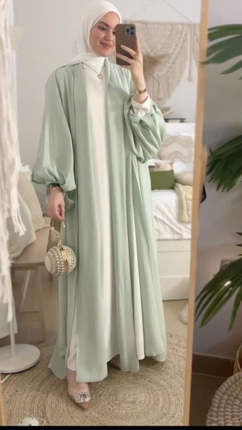 Simple Abaya Designs Casual, Hijab Fashion Inspiration Abayas, Cute Abayas, Abaya Fashion Modern, Summer Abaya, Designer Abaya, Islamic Modest Fashion, Modest Abaya, Modest Outfits Muslim