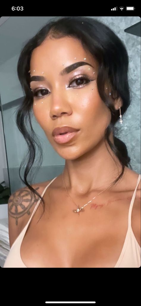 Jhene Aiko Magic Hour Tour Outfit, Jhene Aiko Concert Outfit Earthy, Jhene Aiko Hair, Jhene Aiko Aesthetic Outfits, Jhene Aiko Concert Outfit, Ethereal Aesthetic Outfits, 21st Birthday Makeup, Jhene Aiko Concert, Concert Outfit Aesthetic