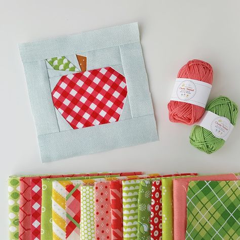 Woodberry Way: Teacher Gift Ideas to Sew School Quilt Block, Gifts To Sew For Teachers, Teacher Quilt Ideas, Quilted Teacher Gifts, Teacher Quilt, Apple Quilt, First Trimester Pregnancy, Teacher Gift Ideas, Quilting Designs Patterns