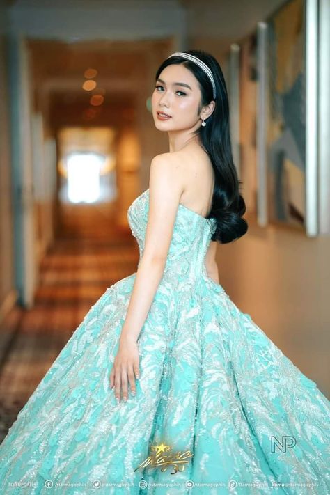 Francine Diaz Gown, Ball Gown Poses, Francine Diaz Photoshoot, Debut Gown, Gown Poses, 18th Ideas, Barbie Castle, Prom Prep, Francine Diaz