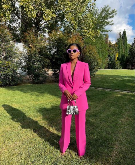 Pink Pantsuit Black Woman, Pink Suits Women Birthday, Pink Suit Ideas Women, Graduation Suit Outfit For Women, Pink Pants Suit Women, Boss Babe Aesthetic Fashion, Pink Business Suit Women, Monochromatic Suits Women, Pink Suit Black Woman