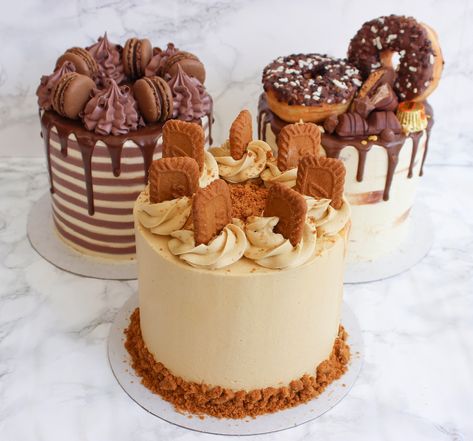 Biscoff Chocolate Cake, Cake For Wedding Ideas, Biscoff Cake Decoration, Slice Cake Decoration, Wedding Cake Box Design, Chocolate Biscoff Cake, Cake Stands Ideas, Biscoff Birthday Cake, Kids Cake Ideas