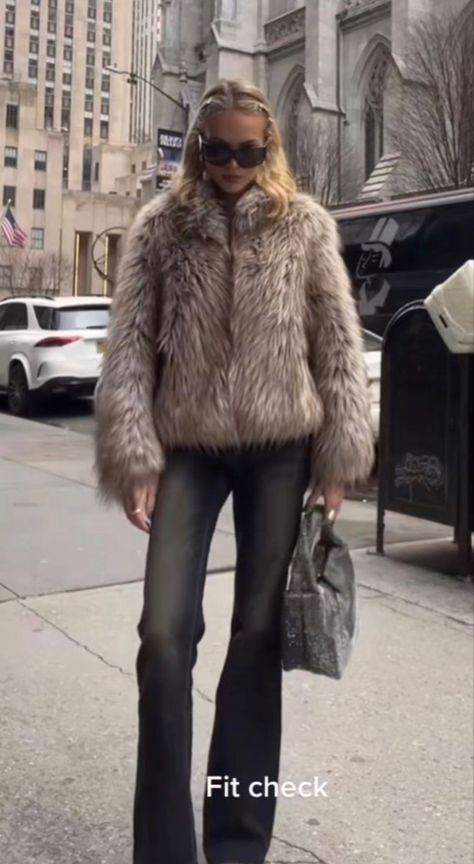 Leopard Fur Coat Outfit Winter, Wellness Skincare, Old Money Winter, Dinner Friends, Old Money Fashion, Tights Boots, Aesthetic Nyc, Trending Hair, Friends Style