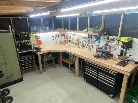 Work Shed Ideas Workshop, Basement Workshop Ideas, Shed Workbench, Shed Workshop Ideas, Garage Bench, Garage Workshop Ideas, Garage Workbench Plans, Garage Workshop Layout, Garage Workshop Plans