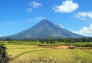 The Magnificent Mayon Volcano in Albay, #travel #travelphotography #travelinspiration #philippines #wanderlust #YLP100BestOf Mt Mayon, Mayon Volcano, Legazpi City, Western Visayas, Rizal Park, Taal Volcano, Philippines Tourism, Regions Of The Philippines, Exotic Beaches