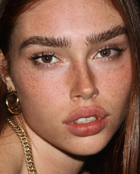 Flushed Cheeks Aesthetic, Eden Chanel, Easy Professional Hairstyles, Teeth Aesthetic, Freckles Makeup, Bushy Eyebrows, Dog Bite, Inspo Makeup, Gap Teeth