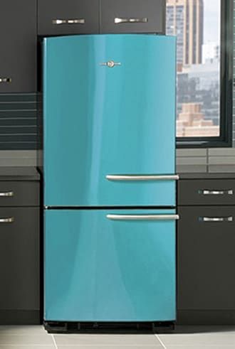 Coloured Fridge, Turquoise Kitchen Appliances, Cupcake Blue, Corner Stove, Stainless Appliances Kitchen, Magnolia Kitchen, Retro Kitchen Appliances, New Fridge, Smeg Kitchen