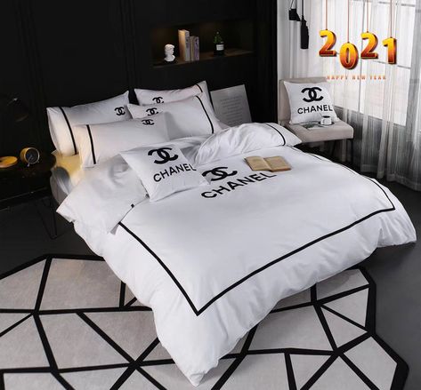 White Bedding Sets, Chanel Bedding, Chanel Bedroom, Luxury Bedspreads, White Bed Set, Bed Cover Sets, Cama King Size, Chanel White, Lit King Size