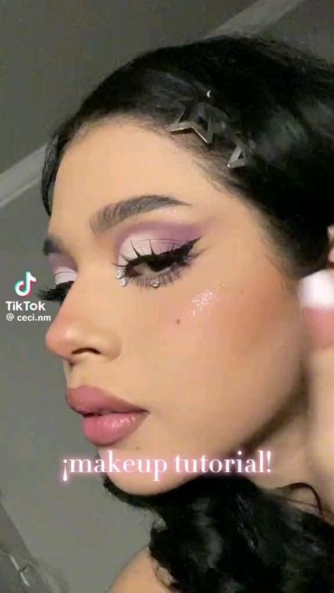 Makeup Tutorials Step By Step, Y2k Makeup Looks, Asian Makeup Tutorials, Festival Make Up, Y2k Makeup, Galaxy Makeup, Simple Makeup Tips, Makeup Face Charts, Best Makeup Artist