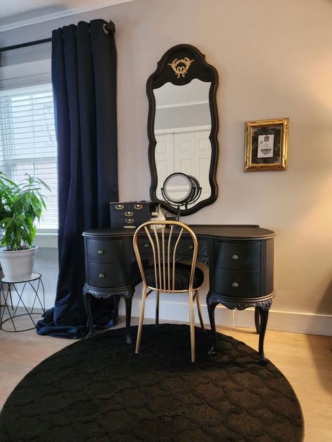 Vintage Vanity With Mirror, Black Vintage Vanity, Moody Vanity, Black Vanity Bedroom, French Country Vanity, Gothic Vanity, Suffolk House, Academia Room, Bedroom Vanity Set