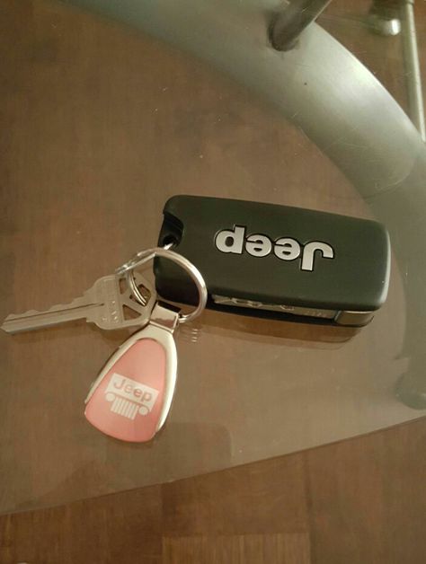 New Jeep keychain! Jeep Wrangler Keys Aesthetic, Jeep Wrangler Keys, Jeep Keys Aesthetic, Jeep Vision Board, Jeep Car Keys, Jeep Keychain, Jeep Keys, Aesthetic Keychain, Surviving Summer