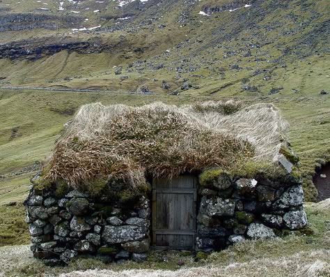 Scottish bothy or shepherd's house. Scottish Ruins, Scottish Bothies, Scottish Bothy, Scottish Croft, Scottish Cottage, Scottish Painting, Scotland Forever, Into The West, Medieval Village