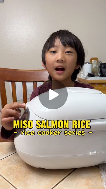 Rice Cooker Salmon, Japanese Salmon Rice Bowl, Rice Cooker Meals Asian, Aroma Rice Cooker Recipes Meals, Rice Cooker Salmon And Rice, Easy Asian Lunch Ideas, Easy Rice Cooker Meals, Rice Cooker One Pot Meals, Korean Rice Cooker Recipes