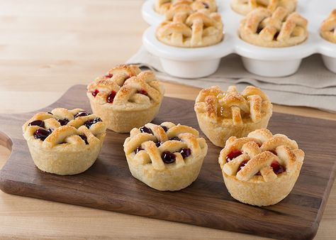 Nothing goes better with an afternoon in the snow than fresh baked E.D.SMITH Mini Cherry Fruit Pies.   After the kids came in from our neighborhood ice rink, I greeted them with a tray of these adorable little pies, perfect for little hands.  They loved the idea of individual pies, one for each of them! … Mini Fruit Pies, Mason Jar Pies, Small Pies, Individual Pies, Fruit Pies, Butter Crust, Blueberry Pie Filling, Cinnamon Bun, Fruit Pie