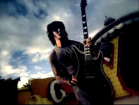 Avenged Sevenfold Bat Country, Synyster Gates, No One Understands, Avenged Sevenfold, Am In Love, Electric Guitar, Gate, Bat, Quick Saves