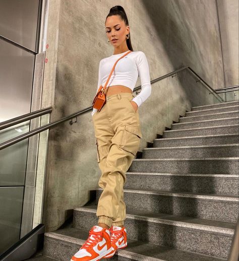 Dunk Outfits, Baddie Outfits Summer, Dunks Outfit, Sneaker Outfits Women, Sneakers Fashion Outfits, Cute Skirt Outfits, Orange Outfit, Event Outfit, Crop Top Outfits