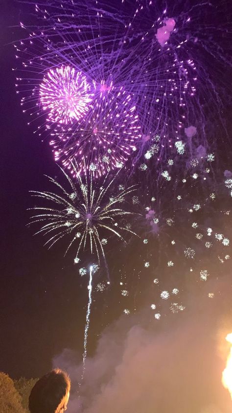 Fire Works Aesthetic, Fireworks Pictures, Fire Works, Fireworks Show, Sky Pictures, Night Scenery, Shine Bright Like A Diamond, Diwali Decorations, Fragrant Flowers