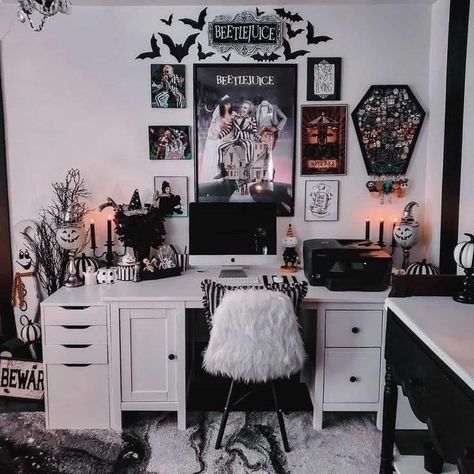 Goth House, Witches Cottage, Horror Room, Halloween Bedroom Decor, Halloween Bedroom, Halloween Room Decor, Dark Home Decor, Horror Decor, Goth Home Decor