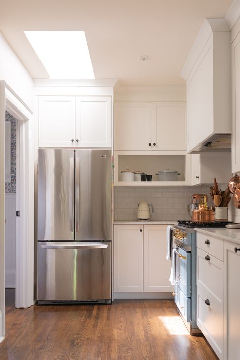 8 Ways to Deal with Those Awkward Kitchen Cabinet Soffits Kitchen Cabinet Soffit, Cabinet Soffit, Decor Above Kitchen Cabinets, Kitchen Cabinets Upgrade, Kitchen Soffit, Cheap Kitchen Remodel, Kitchen Cabinet Layout, Cheap Kitchen Cabinets, Above Kitchen Cabinets