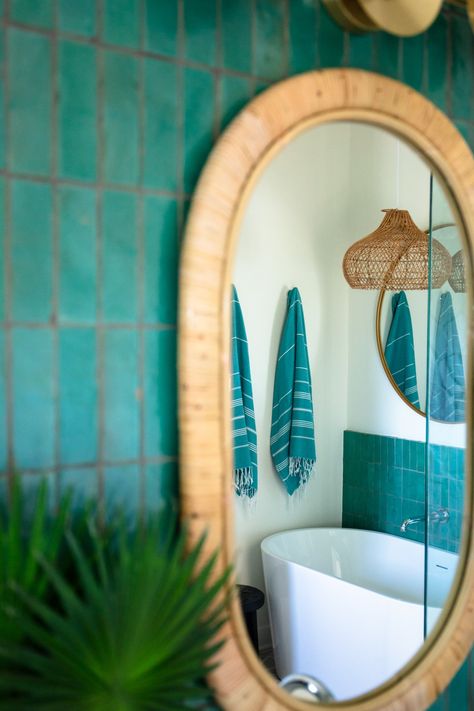 Surfer Bathroom, Queenslander Renovation, Southern Cottage, Hawaiian Decor, Retro Bathrooms, Great Bathrooms, Dream Beach Houses, Surf Shack, Room Goals