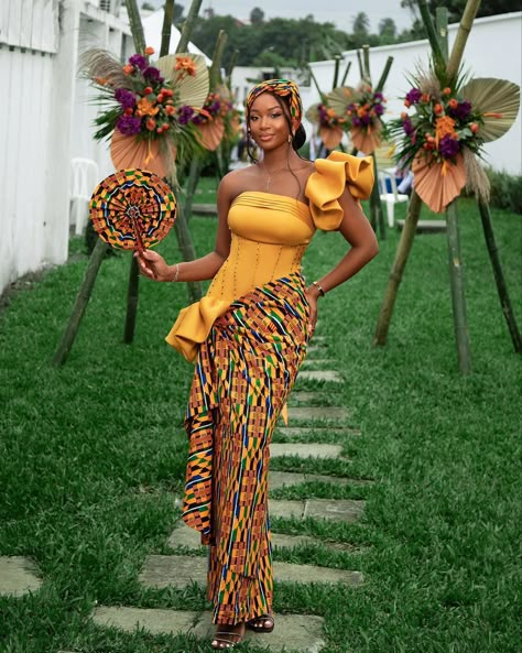 Traditional Kente Styles, Ancient Zimbabwe, African Wedding Gowns, Kente Styles For Engagement, Weddings 2024, Ghana Wedding, African Traditional Wedding Dress, Kente Dress, African Prom Dresses