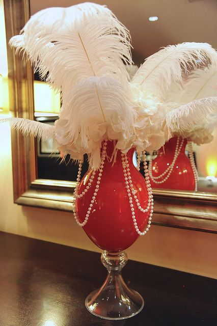 except the tacky beads. tacky pearls yes, beads no. Harlem Nights Party, Roaring 20s Party, Feather Centerpieces, Gatsby Theme, Great Gatsby Party, Feather Decor, Gatsby Party, Gatsby Wedding, Masquerade Party