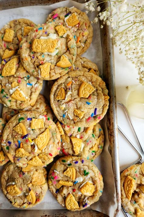 Golden oreo sprinkle cookies are a chewy, sweet cookie full of crushed golden oreos and sprinkles. Best of all the recipe is easy to make and requires no chilling. Golden Oreo Recipes, Oreo Cookie Recipes, Golden Oreo, Oreo Recipes, Gourmet Cookies, Sprinkle Cookies, Light Desserts, Oreo Dessert, Sweet Cookies