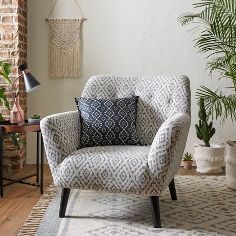 Accent chair with diamond pattern print cover Armchairs Living Room Modern, Armchair Bedroom, Comfy Living Room, Textil Design, Armchair Furniture, Bedroom Vintage, Arm Chairs Living Room, Boho Living Room, Small Living Rooms