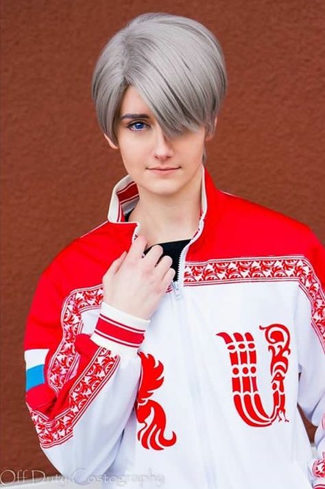 Aaaa!! Denme una cuerda, tengo que llevar me lo a casa!♡♡♡ Uptown Cosplay, Miraculous Cosplay, Cloud Cosplay, Creative Cosplay, Japanese Style Clothing, Expo Ideas, Viktor Nikiforov, Victor Nikiforov, Awesome Cosplay