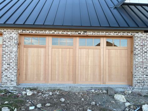 Wood Garage Doors With Windows, Wooden Garage Door, Garage Doors Modern, Garage Door Painting Ideas, Wood Look Garage Doors, Modern Farmhouse Garage Doors, Mid Century Garage Door, Garage Doors Ideas, Palm Springs Exterior