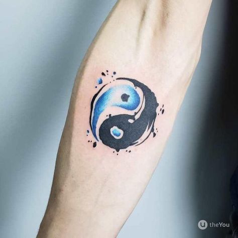 Yin Yang Tattoo Men, Yin Yang Tattoo Meaning, Upper Leg Tattoos, Yin Yang Tattoo, Round Tattoo, Ying Yang Tattoo, Tattoo Catalog, Yang Tattoo, M Tattoos