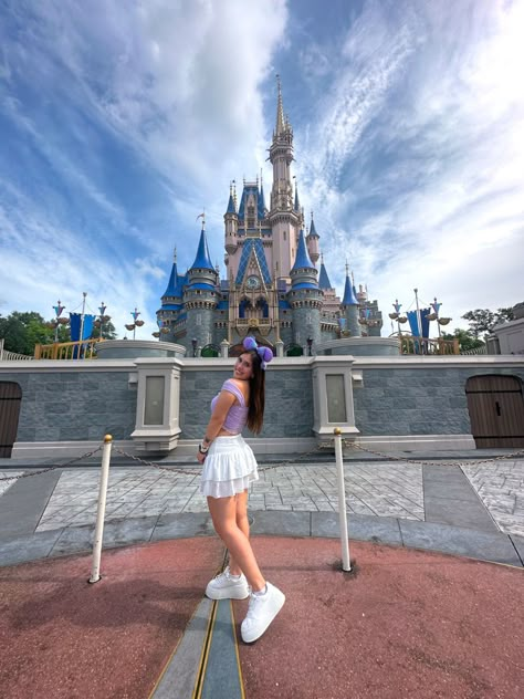 disney, magic kingdom Disney Outfits Magic Kingdom, Disney Magic Kingdom Outfit, Magic Kingdom Photo Ideas, Magic Kingdom Aesthetic, Magic Kingdom Pictures, Universal Outfits, Disney World Photo Ideas, Magic Kingdom Outfit, Disney Trip Outfits