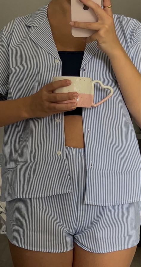 Girl holding a heart mug with coffee in her Hand Holding Mug Aesthetic, Aesthetics Heart, Coffee Aesthetics, Heart Mug, Coffee Coffee, Coffee Mug, Coffee Mugs, Cafe, Mug