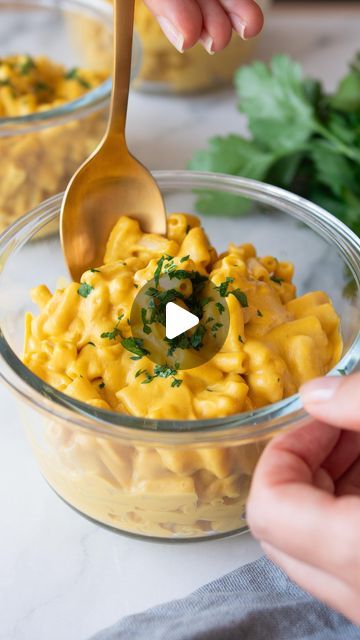 Sarah Cobacho on Instagram: "You won’t believe this High-Protein Mac and Cheese with 35 grams of protein per serving is completely vegan! 🤯

It’s so creamy and insanely delicious. You can prep it on a Sunday and it reheats perfectly for the next 4-5 days. I usually make 4 bowls, and they’re lunch or dinner for Cam and I during the following couple of days. It really makes life easy to be able to forget about planning one or two meals each week. Make sure you let me know if you give it a go!

Ingredients:
- wholemeal pasta
- yellow onions
- carrots
- raw cashews
- split red lentils
- soy milk
- tapioca starch
- nutritional yeast
- sweet paprika
- vegetable stock powder
- garlic granules
- lemon juice
- white miso paste
- rosemary
- salt & pepper
- parsley

Comment MAC for the full recipe! Nutritional Yeast Mac And Cheese, 35 Grams Of Protein, Healthy Vegan Mac And Cheese, Vegan Mac And Cheese No Cashews, Vegan Mac N Cheese Nutritional Yeast, Vegan Mac And Cheese Nut Free, White Miso Paste, Rosemary Salt, Sweet Paprika