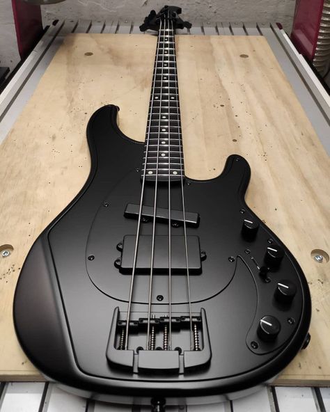 Custom Bass Guitar, Black Electric Guitar, Custom Bass, Guitar Rig, Guitar Obsession, Guitar Pics, All About That Bass, Music Accessories, Custom Guitars